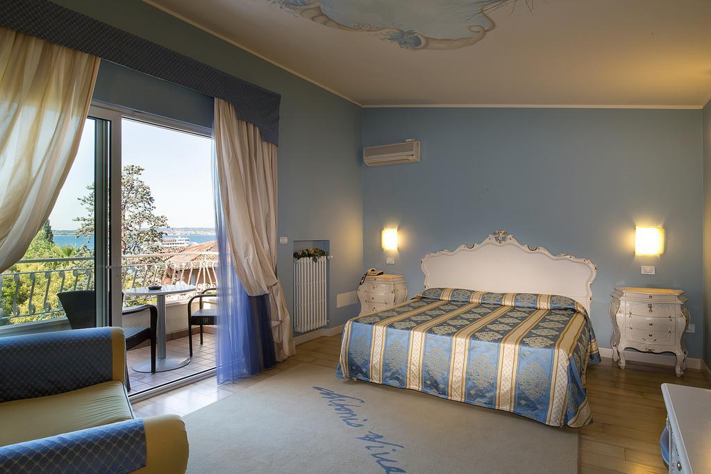 Hotel Serenella Sirmione Zewnętrze zdjęcie